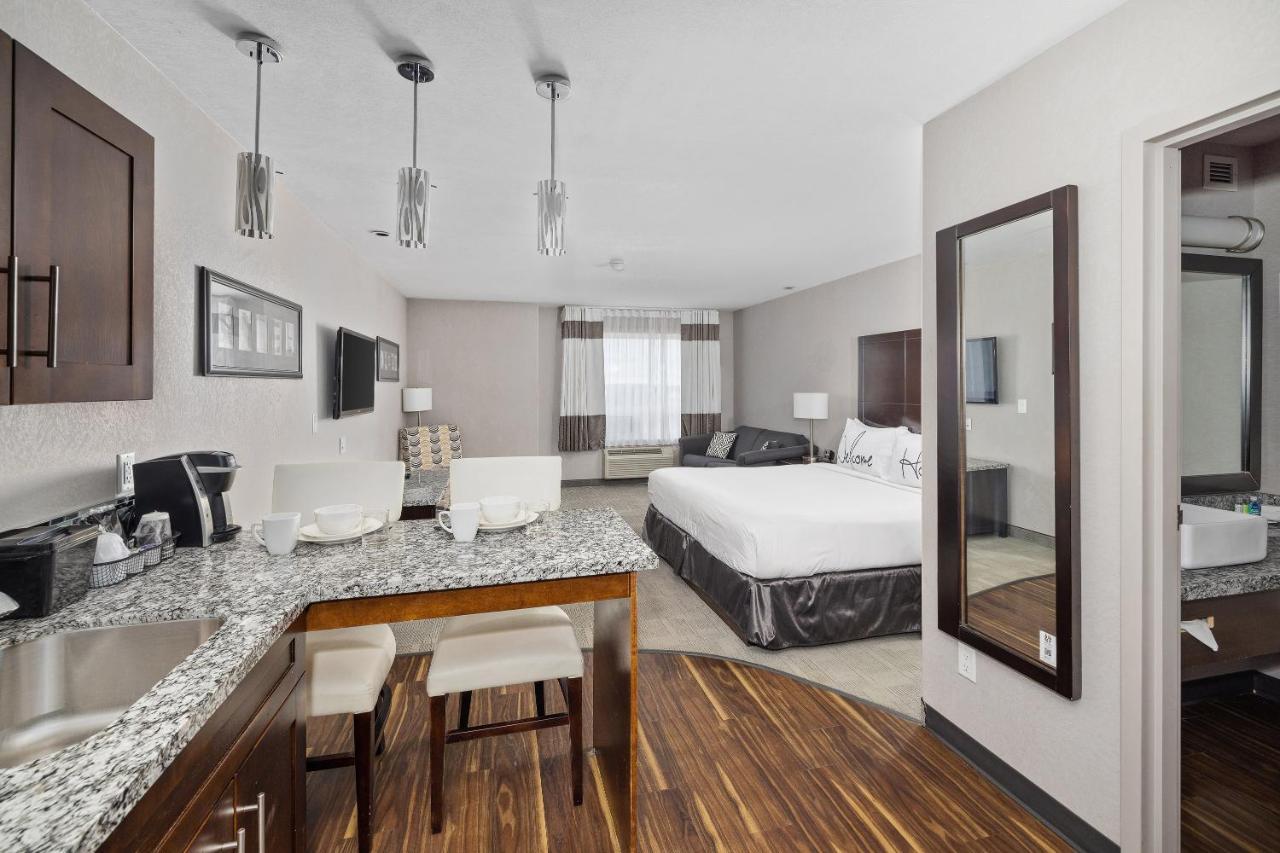 Home Inn & Suites Йорктон Экстерьер фото