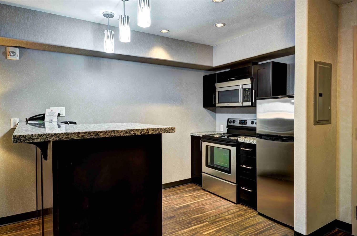 Home Inn & Suites Йорктон Экстерьер фото